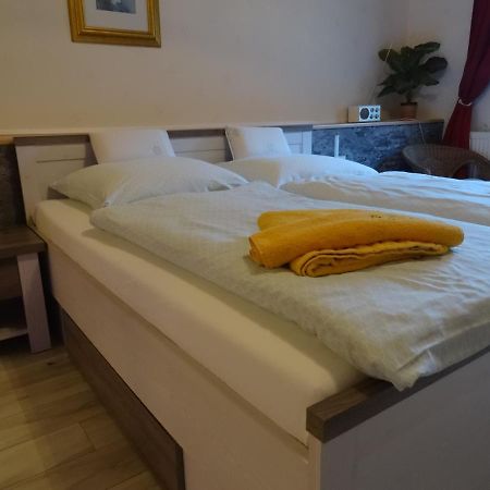 Pension & Gaestehaus Paffrath Grossbrembach 外观 照片